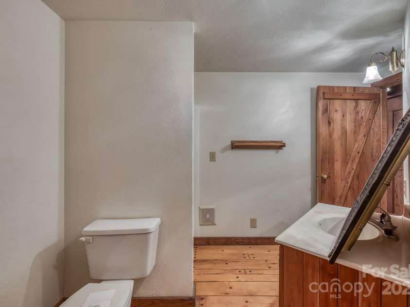 184 Dover Lane, Spruce Pine, NC 28777.  MLS# CAR4164816, YatesRealty ID 8259. 