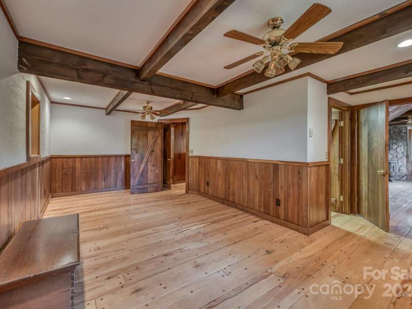 184 Dover Lane, Spruce Pine, NC 28777.  MLS# CAR4164816, YatesRealty ID 8259. 