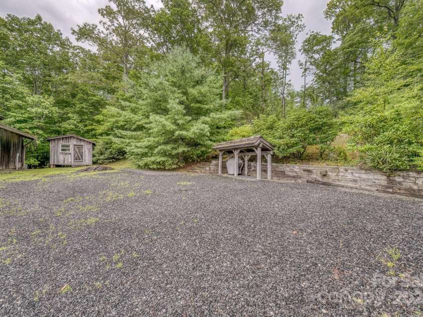 184 Dover Lane, Spruce Pine, NC 28777.  MLS# CAR4164816, YatesRealty ID 8259. 