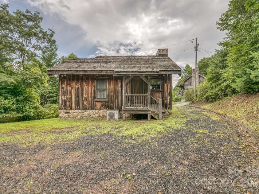 184 Dover Lane, Spruce Pine, NC 28777.  MLS# CAR4164816, YatesRealty ID 8259. 