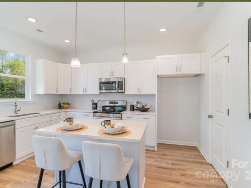 4046 Jenison Valley Court, Charlotte, NC 28214.  MLS# CAR4233986, YatesRealty ID 8260. 