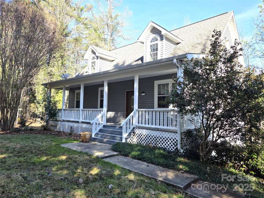 12 White Squirrel Lane, Hendersonville, NC 28739.  MLS# CAR4328399, YatesRealty ID 8261. 12 White Squirrel