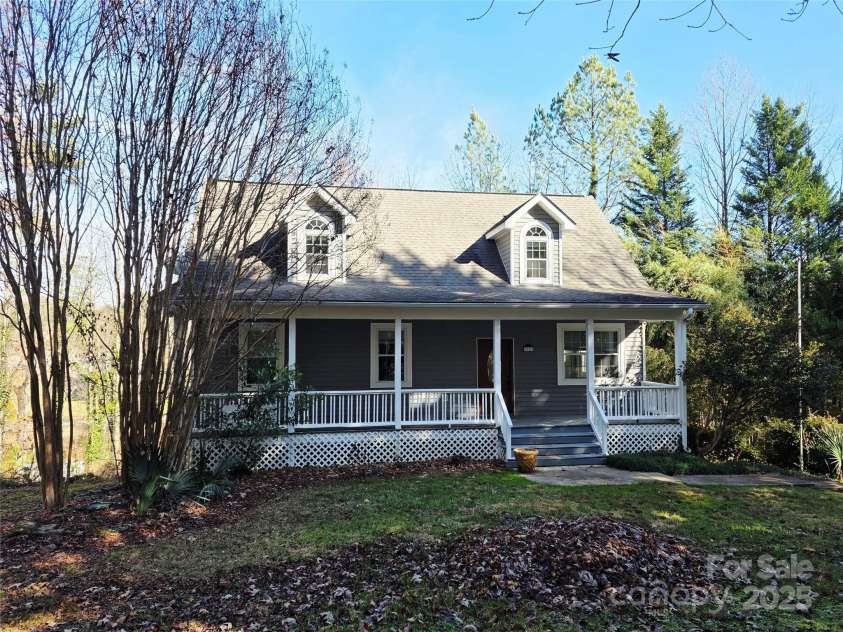 12 White Squirrel Lane, Hendersonville, NC 28739.  MLS# CAR4328399, YatesRealty ID 8261. Front Yard View