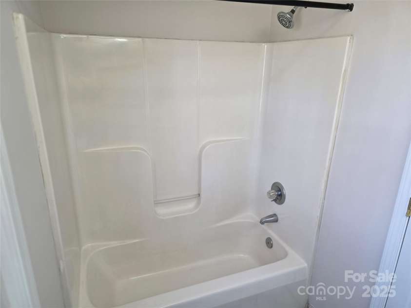 12 White Squirrel Lane, Hendersonville, NC 28739.  MLS# CAR4328399, YatesRealty ID 8261. Upstairs Full Bath