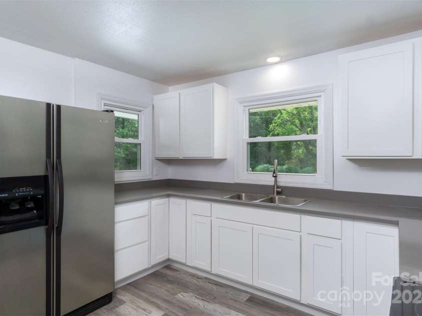 468 Deer Park Lake Road, Spruce Pine, NC 28777.  MLS# CAR4068097, YatesRealty ID 8263. New Kitchen