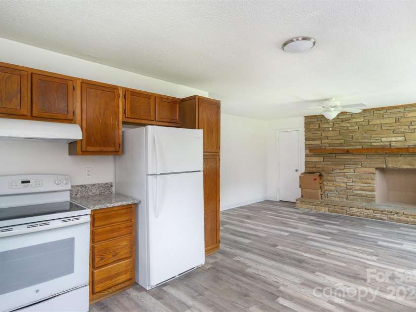468 Deer Park Lake Road, Spruce Pine, NC 28777.  MLS# CAR4068097, YatesRealty ID 8263. Unit 2 Kitchen