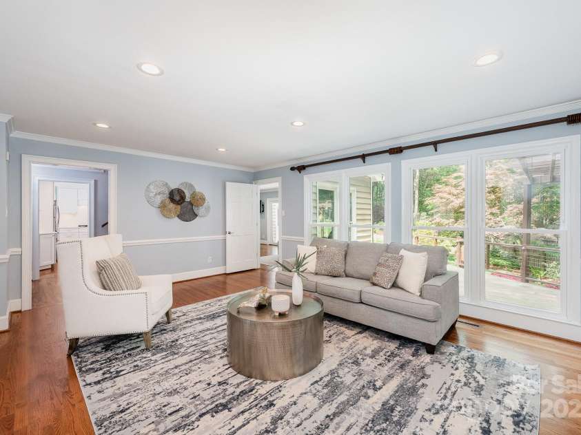 5206 Morrowick Road, Charlotte, NC 28226.  MLS# CAR4249566, YatesRealty ID 8266. Family room