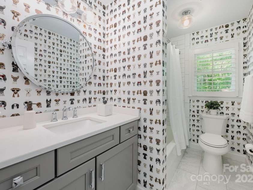 5206 Morrowick Road, Charlotte, NC 28226.  MLS# CAR4249566, YatesRealty ID 8266. Full bath