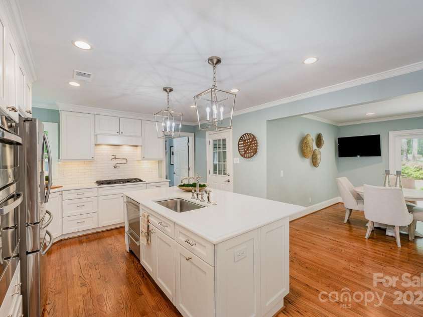5206 Morrowick Road, Charlotte, NC 28226.  MLS# CAR4249566, YatesRealty ID 8266. Kitchen