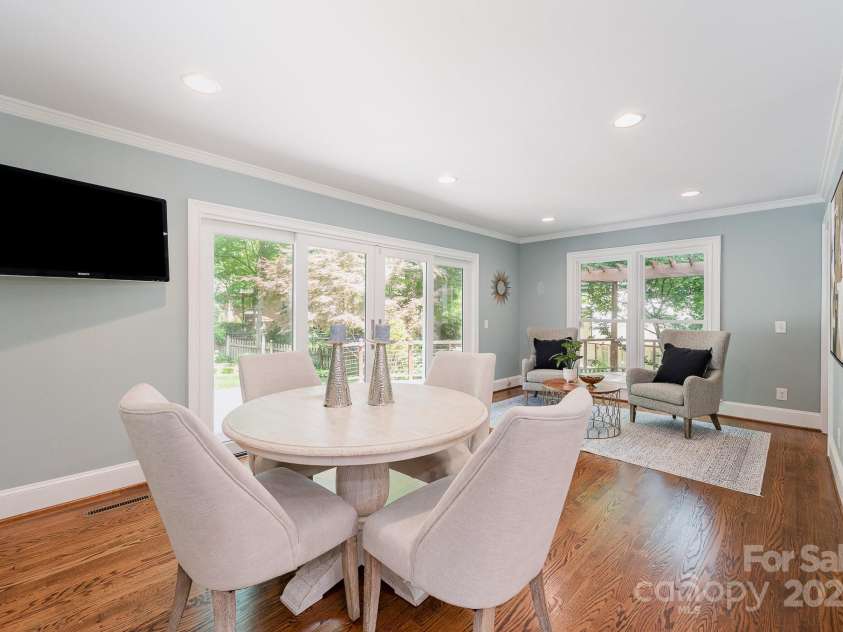 5206 Morrowick Road, Charlotte, NC 28226.  MLS# CAR4249566, YatesRealty ID 8266. Sunroom
