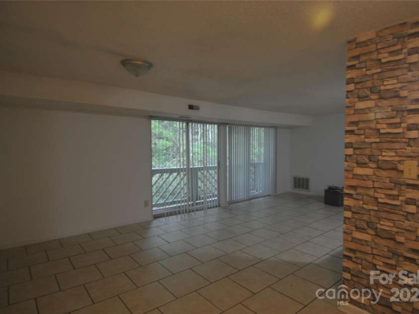 9500 L Shannon Green Drive, Charlotte, NC 28213.  MLS# CAR4170550, YatesRealty ID 827. Den