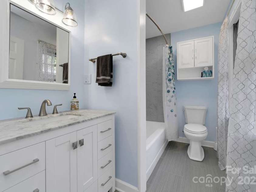 391 Hawthorne Drive, Brevard, NC 28712.  MLS# CAR4295926, YatesRealty ID 8270. 