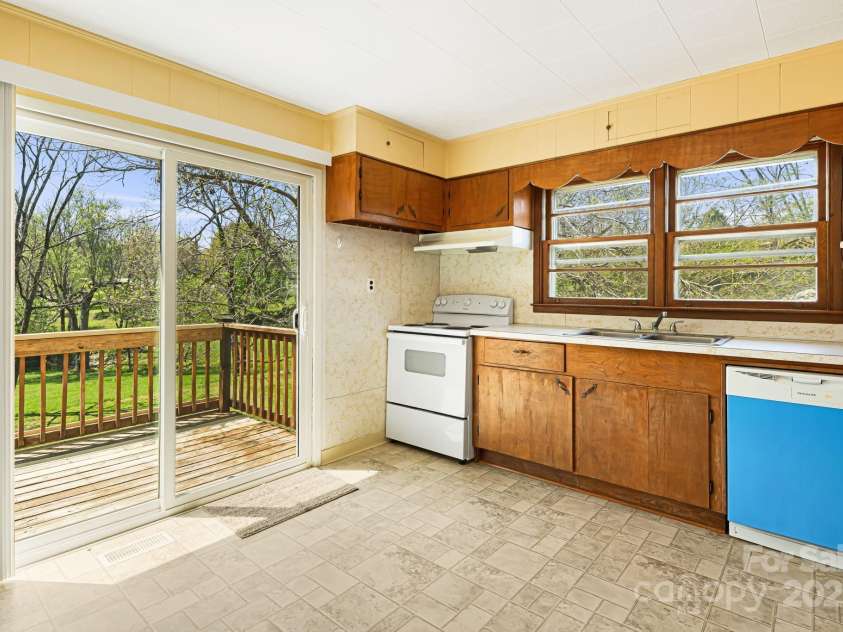 56 Pressley Avenue, Brevard, NC 28712.  MLS# CAR4250053, YatesRealty ID 8271. 