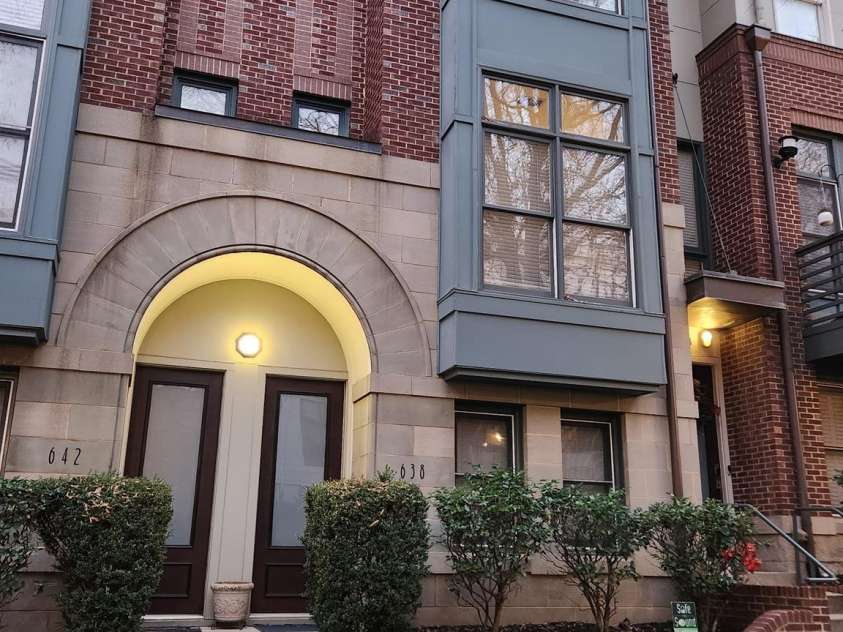 638 10th Street, Charlotte, NC 28202.  MLS# CAR4331368, YatesRealty ID 8271. Front of Townhome