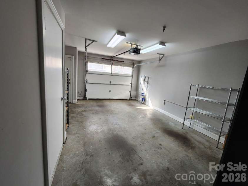 638 10th Street, Charlotte, NC 28202.  MLS# CAR4331368, YatesRealty ID 8271. Garage
