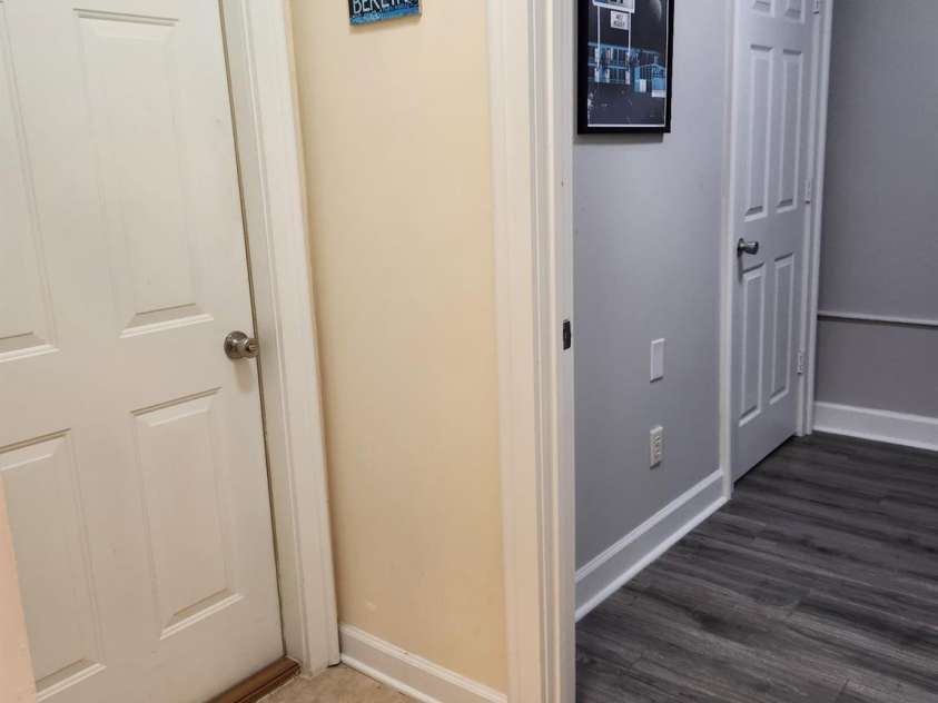 638 10th Street, Charlotte, NC 28202.  MLS# CAR4331368, YatesRealty ID 8271. Garage Entry