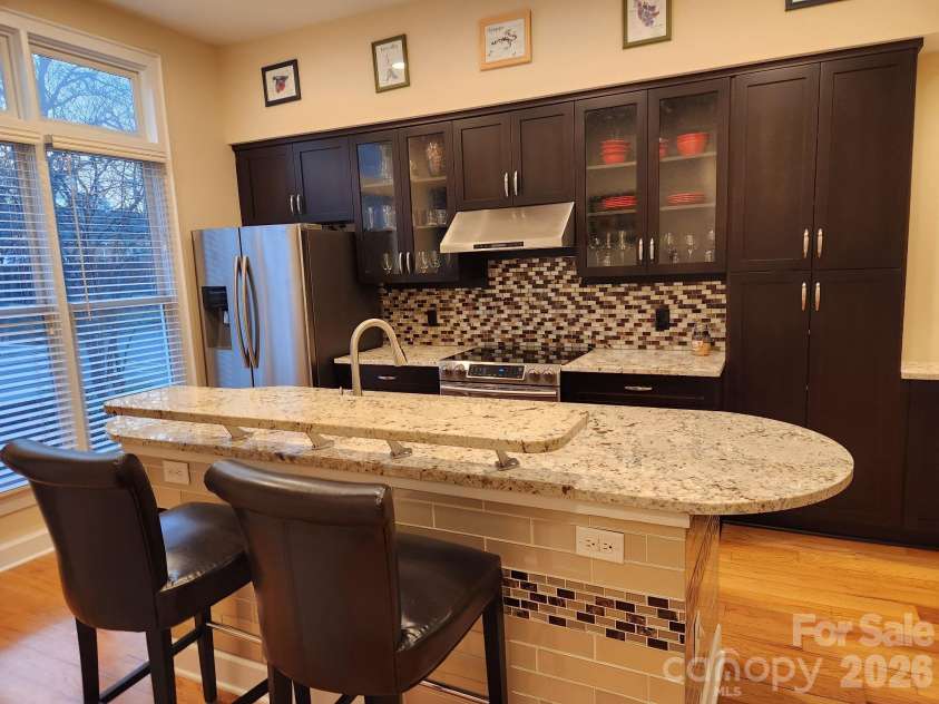 638 10th Street, Charlotte, NC 28202.  MLS# CAR4331368, YatesRealty ID 8271. Kitchen