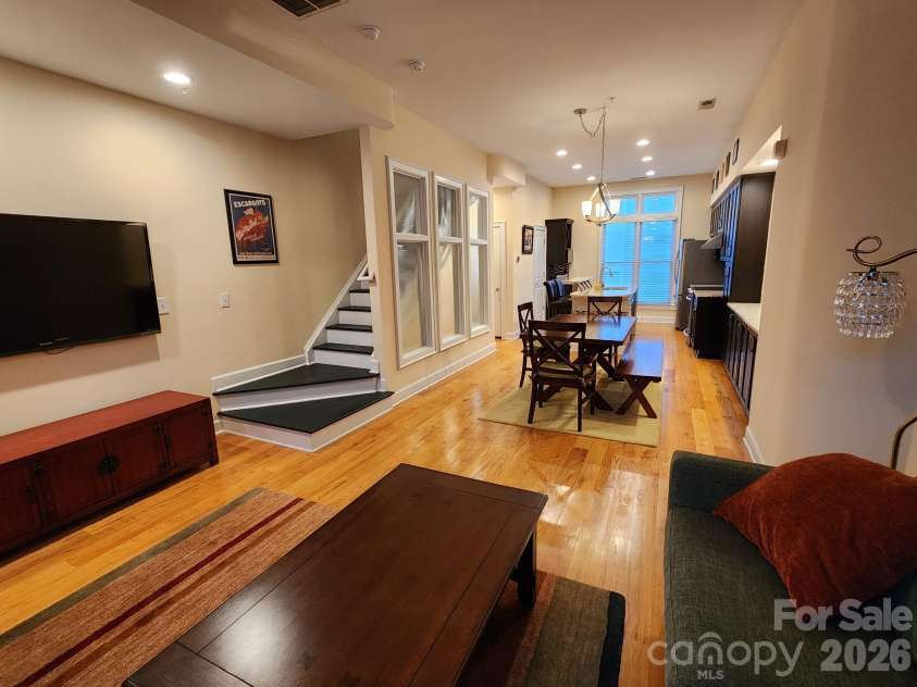 638 10th Street, Charlotte, NC 28202.  MLS# CAR4331368, YatesRealty ID 8271. Living Room