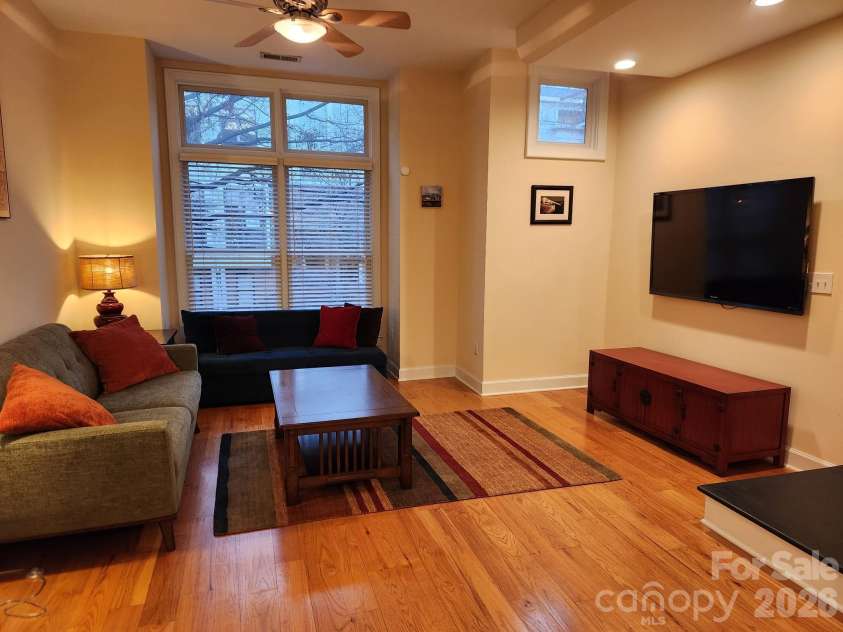638 10th Street, Charlotte, NC 28202.  MLS# CAR4331368, YatesRealty ID 8271. Living Room