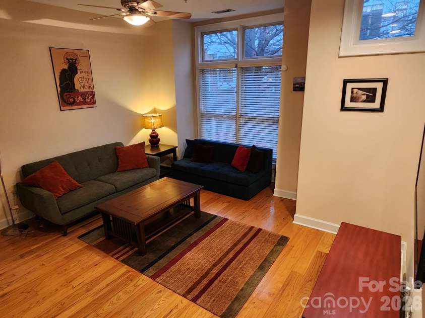 638 10th Street, Charlotte, NC 28202.  MLS# CAR4331368, YatesRealty ID 8271. Living Room