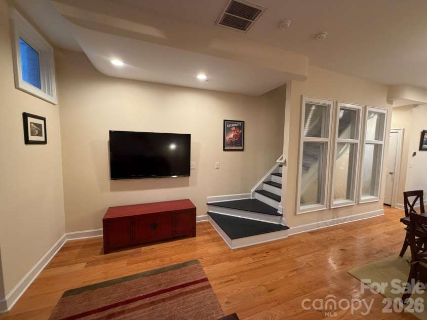 638 10th Street, Charlotte, NC 28202.  MLS# CAR4331368, YatesRealty ID 8271. Living Room