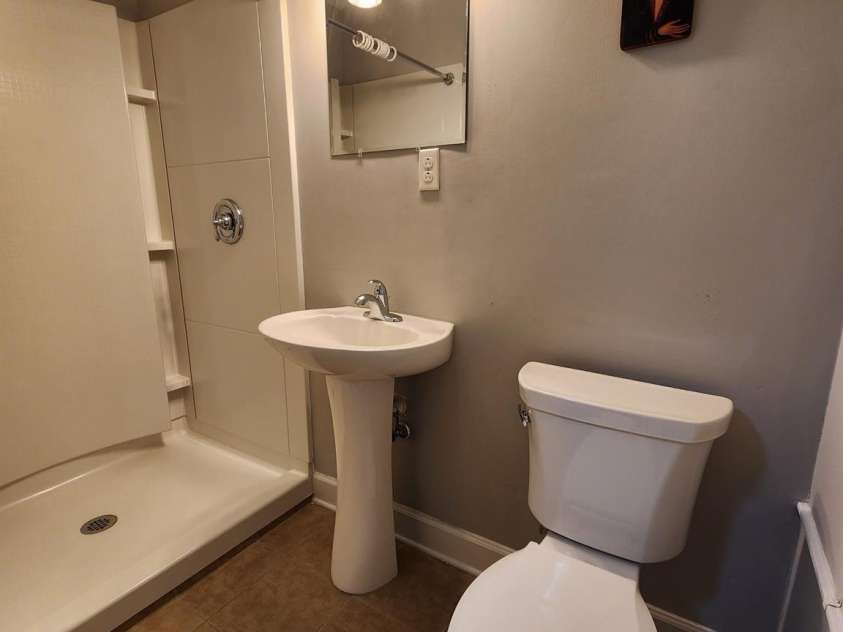 638 10th Street, Charlotte, NC 28202.  MLS# CAR4331368, YatesRealty ID 8271. Lower Level Bathroom