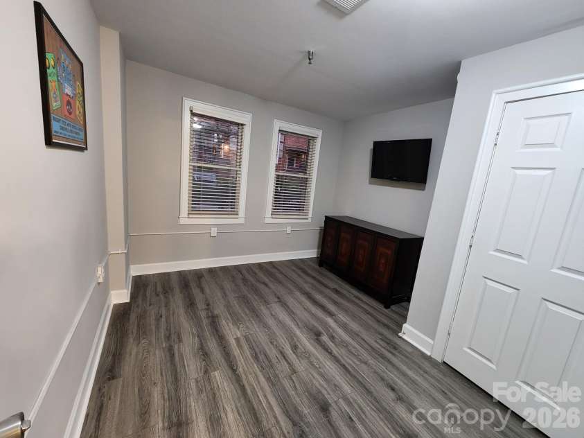 638 10th Street, Charlotte, NC 28202.  MLS# CAR4331368, YatesRealty ID 8271. Lower Level Bedroom