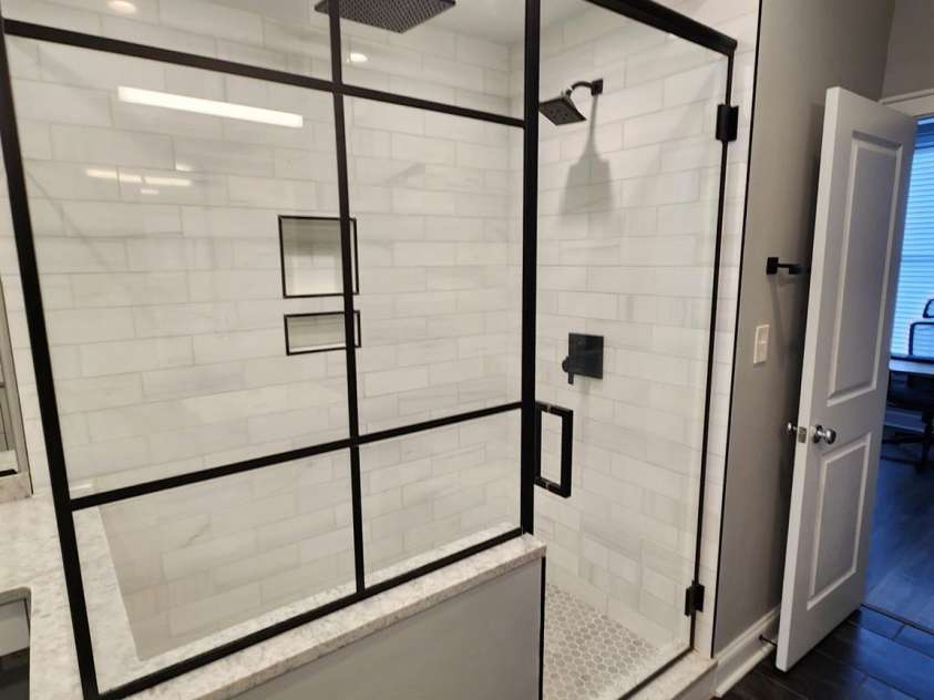 638 10th Street, Charlotte, NC 28202.  MLS# CAR4331368, YatesRealty ID 8271. Primary Bathroom