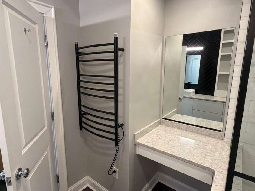 638 10th Street, Charlotte, NC 28202.  MLS# CAR4331368, YatesRealty ID 8271. Primary Bathroom Makeup Nook