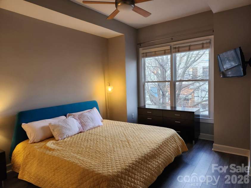 638 10th Street, Charlotte, NC 28202.  MLS# CAR4331368, YatesRealty ID 8271. Primary Bedroom