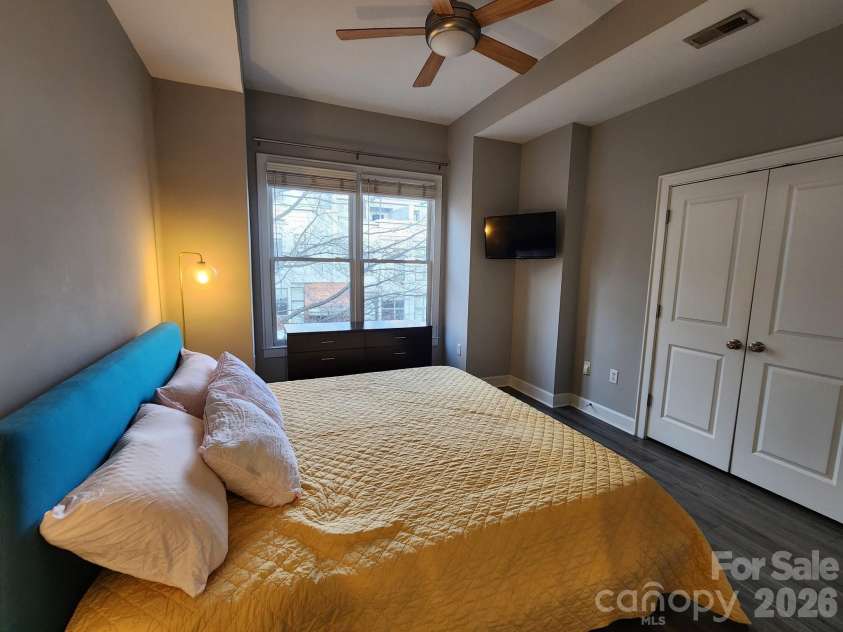 638 10th Street, Charlotte, NC 28202.  MLS# CAR4331368, YatesRealty ID 8271. Primary Bedroom