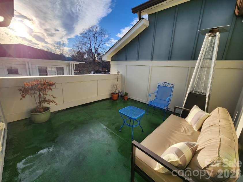638 10th Street, Charlotte, NC 28202.  MLS# CAR4331368, YatesRealty ID 8271. Rooftop Terrace