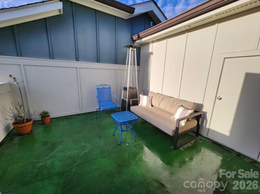 638 10th Street, Charlotte, NC 28202.  MLS# CAR4331368, YatesRealty ID 8271. Rooftop Terrace