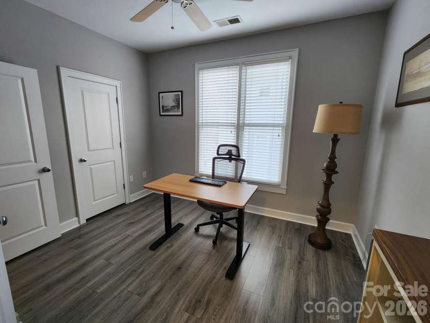 638 10th Street, Charlotte, NC 28202.  MLS# CAR4331368, YatesRealty ID 8271. Upper Level Bedroom