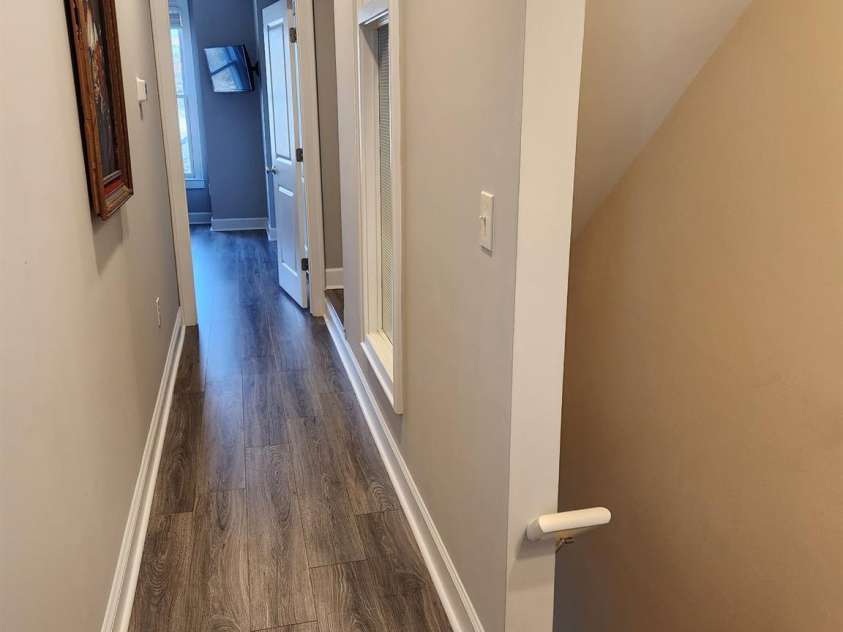 638 10th Street, Charlotte, NC 28202.  MLS# CAR4331368, YatesRealty ID 8271. Upper Level Hallway