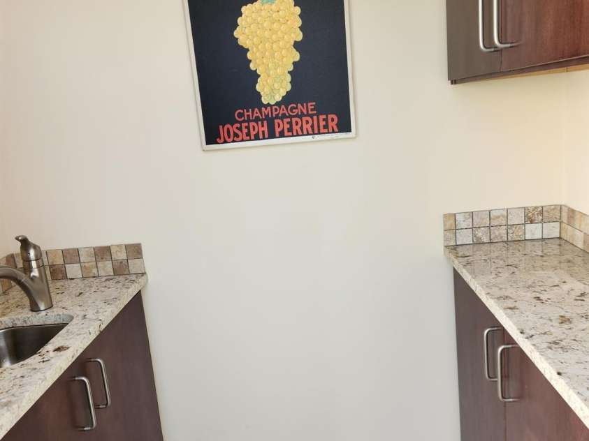 638 10th Street, Charlotte, NC 28202.  MLS# CAR4331368, YatesRealty ID 8271. Wet Bar on Rooftop