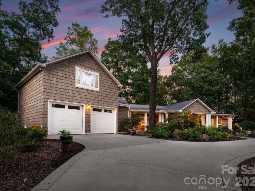16318 Belle Isle Drive, Cornelius, NC 28031.  MLS# CAR4292940, YatesRealty ID 8272. 