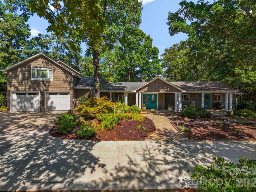 16318 Belle Isle Drive, Cornelius, NC 28031.  MLS# CAR4292940, YatesRealty ID 8272. 
