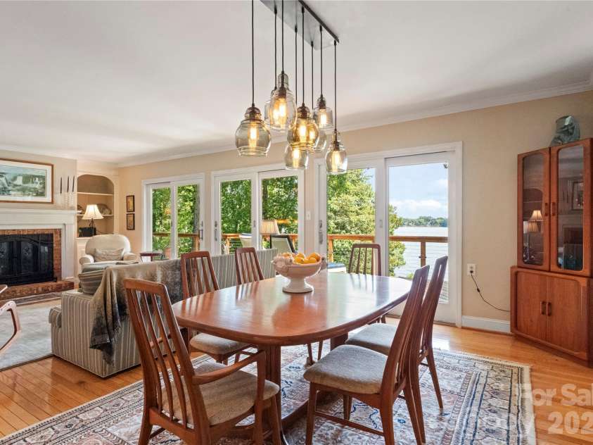 16318 Belle Isle Drive, Cornelius, NC 28031.  MLS# CAR4292940, YatesRealty ID 8272. Open floor plan of dining and kitchen area. 