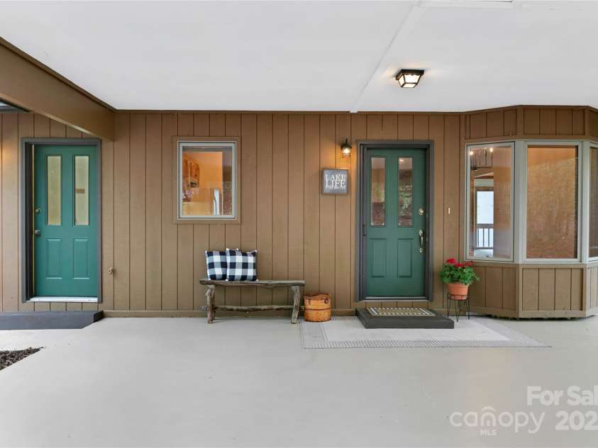 228 Echota Lane, Brevard, NC 28712.  MLS# CAR4249014, YatesRealty ID 8276. 