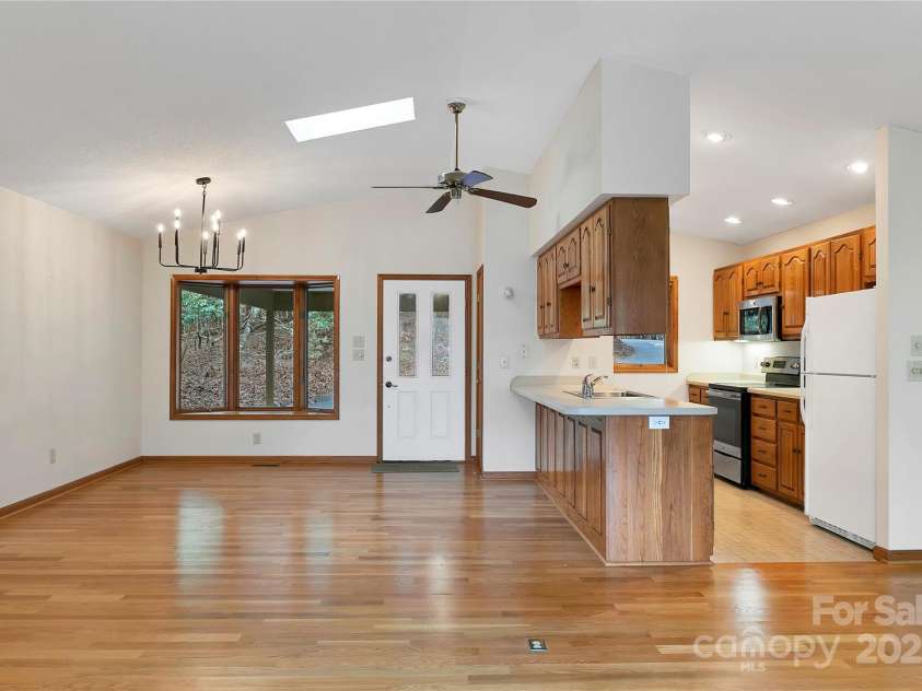 228 Echota Lane, Brevard, NC 28712.  MLS# CAR4249014, YatesRealty ID 8276. 