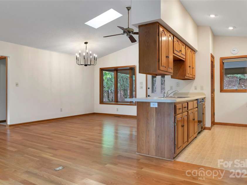 228 Echota Lane, Brevard, NC 28712.  MLS# CAR4249014, YatesRealty ID 8276. 