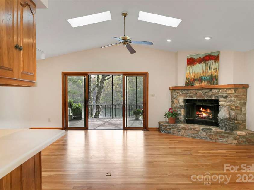 228 Echota Lane, Brevard, NC 28712.  MLS# CAR4249014, YatesRealty ID 8276. Great room