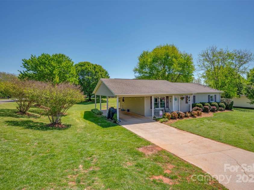 188 EAST FORK Drive, Ellenboro, NC 28804.  MLS# CAR4248404, YatesRealty ID 8277. Carport