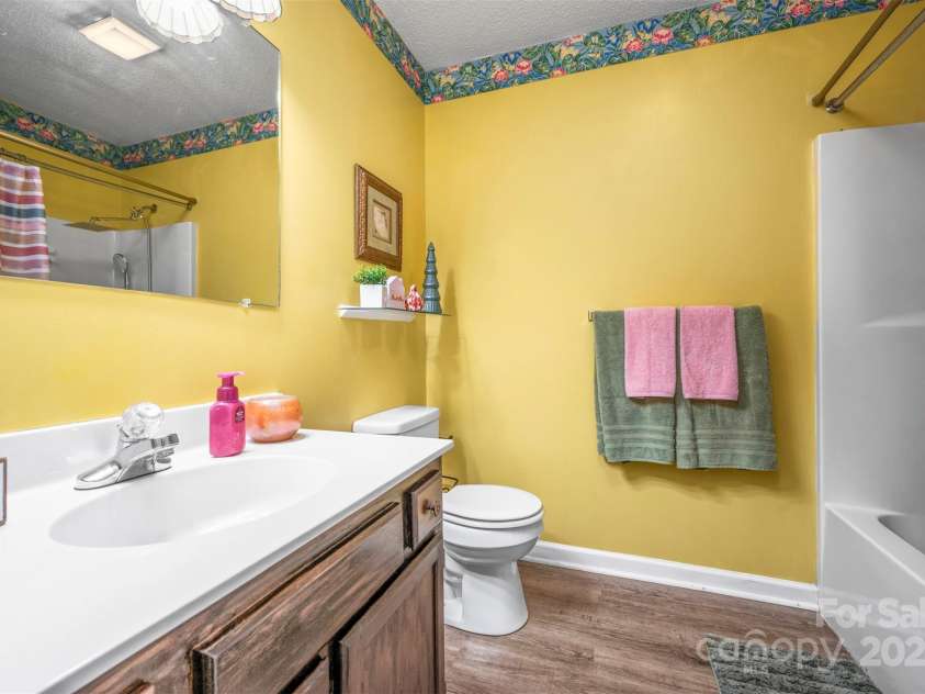 188 EAST FORK Drive, Ellenboro, NC 28804.  MLS# CAR4248404, YatesRealty ID 8277. Guest Bath