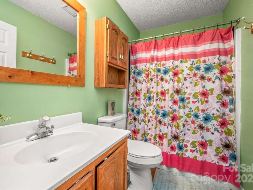 188 EAST FORK Drive, Ellenboro, NC 28804.  MLS# CAR4248404, YatesRealty ID 8277. Primary Bath