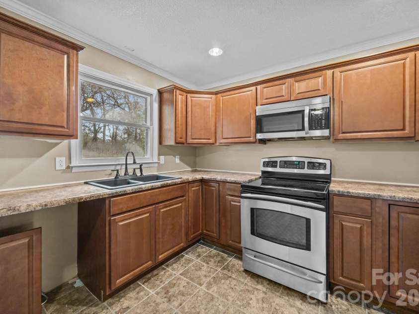 1158 Sunset Court, Conover, NC 28613.  MLS# CAR4328975, YatesRealty ID 8278. 