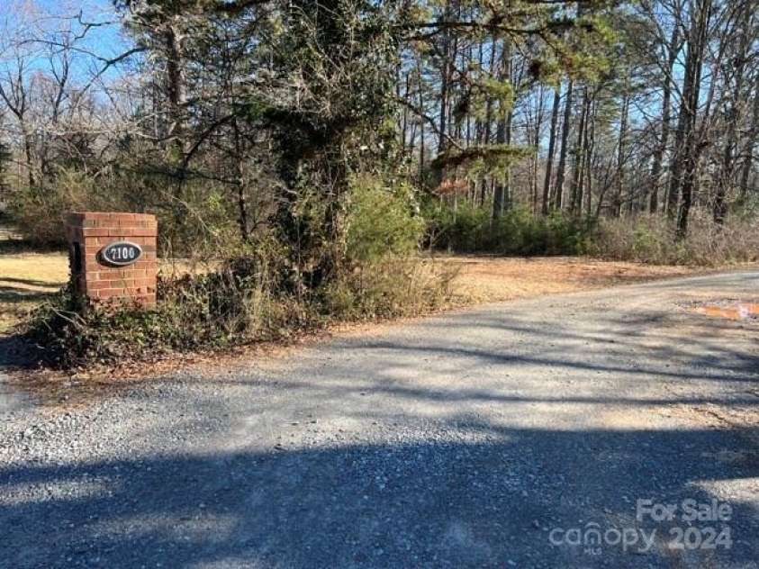 7100 Ridge Lane Road, Charlotte, NC 28262.  MLS# CAR4108035, YatesRealty ID 8279. 