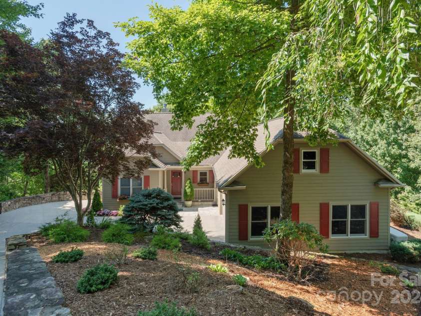 103 IVEY Lane, Flat Rock, NC 28731.  MLS# CAR4159661, YatesRealty ID 8280. 