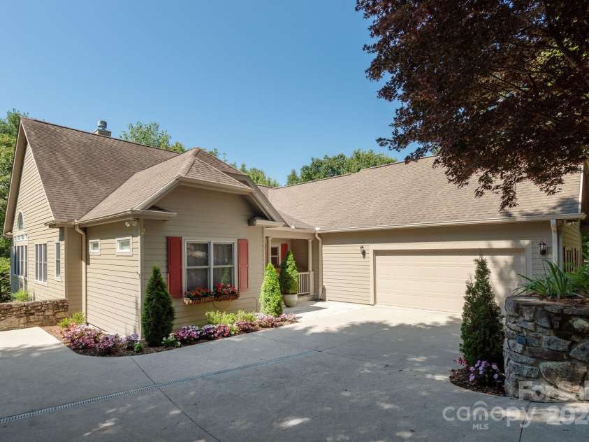 103 IVEY Lane, Flat Rock, NC 28731.  MLS# CAR4159661, YatesRealty ID 8280. 